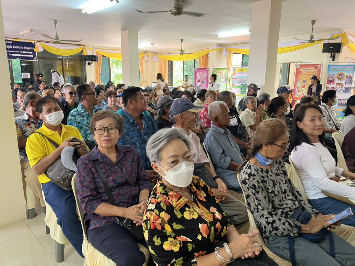 ต้อนรับคณะศึกษาดูงานจากโรงเรียนผู้สูงอายุ เทศบาลตำบลเหมือง จังหวัดชลบุรี