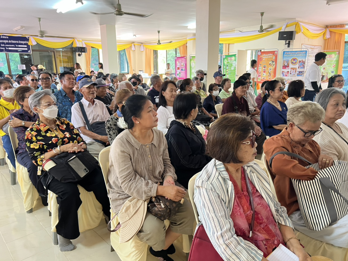 ต้อนรับคณะศึกษาดูงานจากโรงเรียนผู้สูงอายุ เทศบาลตำบลเหมือง จังหวัดชลบุรี