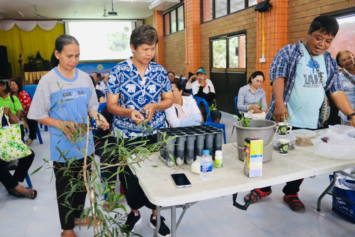 โครงการฝึกอบรมให้ความรู้เรื่องการเพาะขยายพันธุ์พืช 